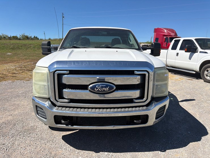2011-ford-f250-xlt-image-2