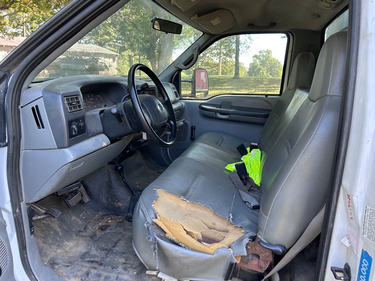 2002-ford-f550-xl-image-25