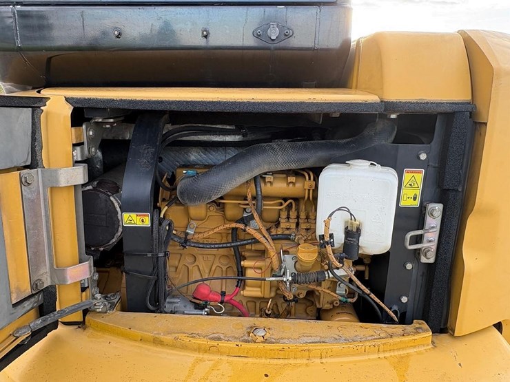 2014-caterpillar-305-image-15