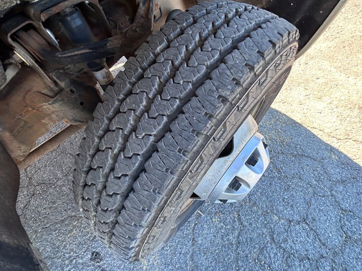 2017-gmc-3500-image-10