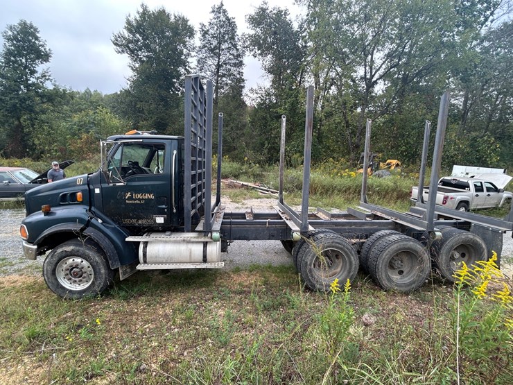 #39-•-2005-sterling-tri-axle-log-truck-image-3