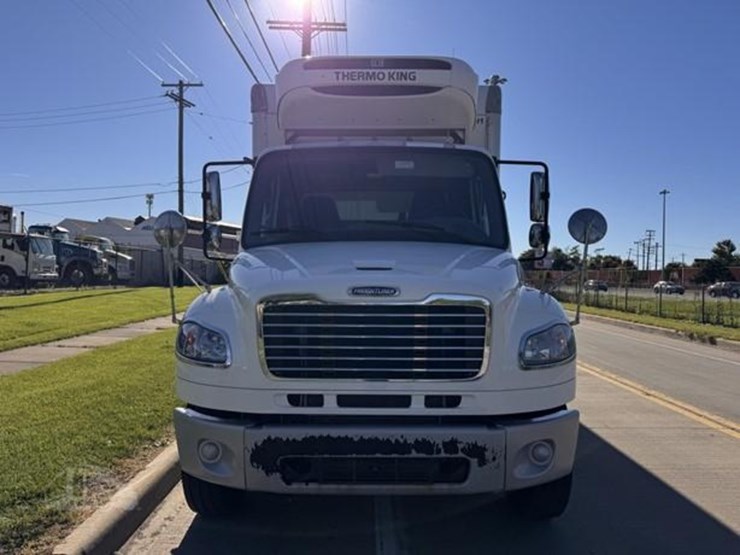 2020-freightliner-m2-106-image-3