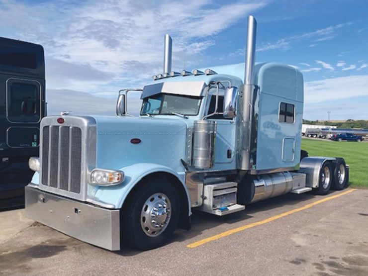 2022-peterbilt-389-image-1