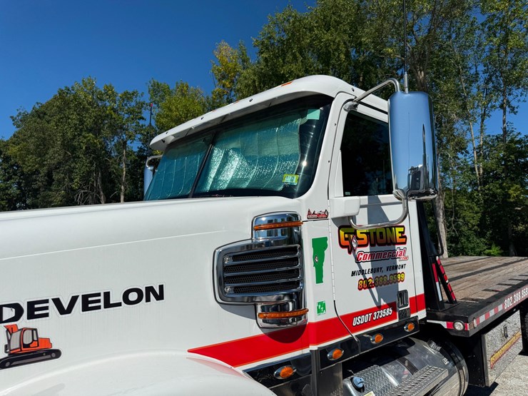 2018-freightliner-122sd-image-15
