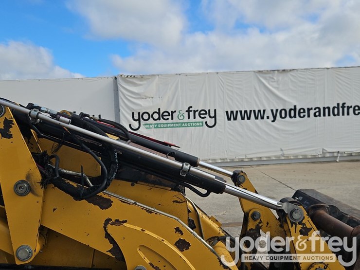 2018-caterpillar-420f2-it-image-10