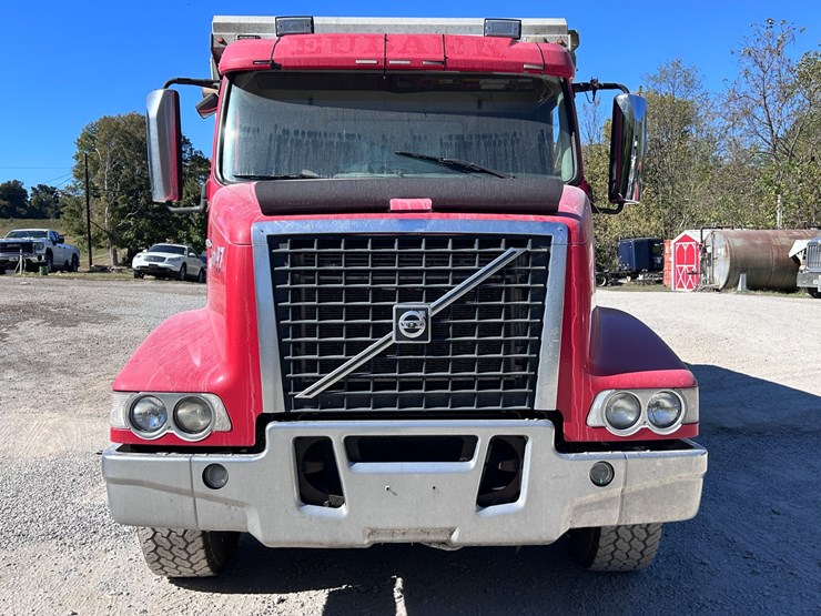 #48-•-2016-volvo-vhd-tri-axle-dump-truck-image-16
