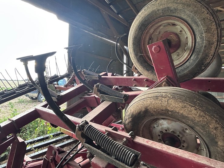 #74-•-case-4300-field-cultivator-image-28
