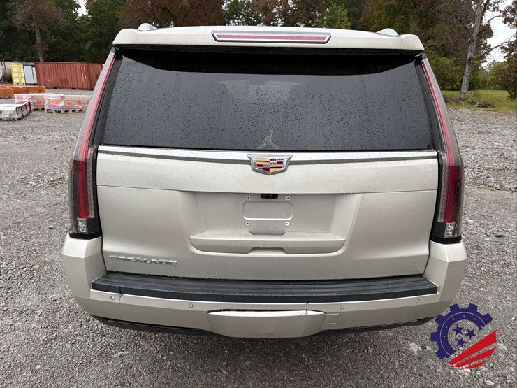 2017-cadillac-escalade-esv-luxury-image-17