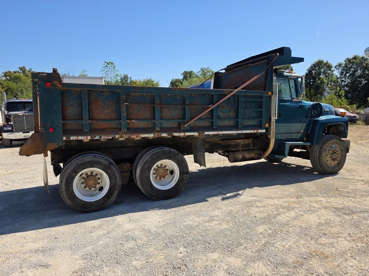 1996-ford-lt8000-image-14