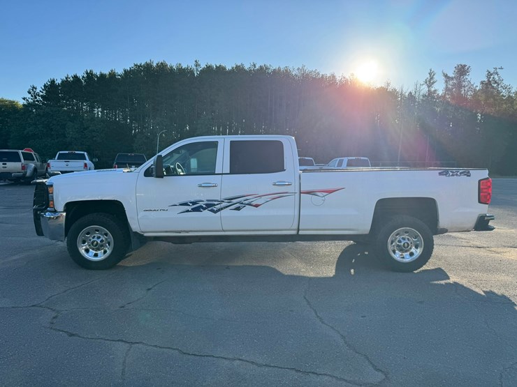 2015-chevrolet-3500hd-image-2