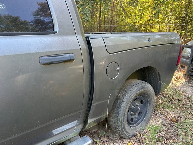2013-dodge-1500-image-24