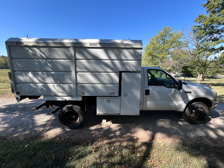2002-ford-f550-xl-image-9