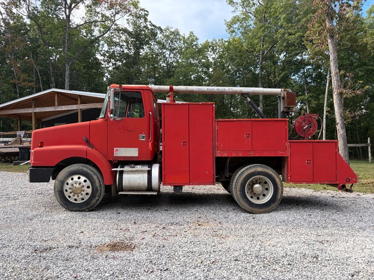 #64-•-1995-volvo-mechanics-truck-image-3