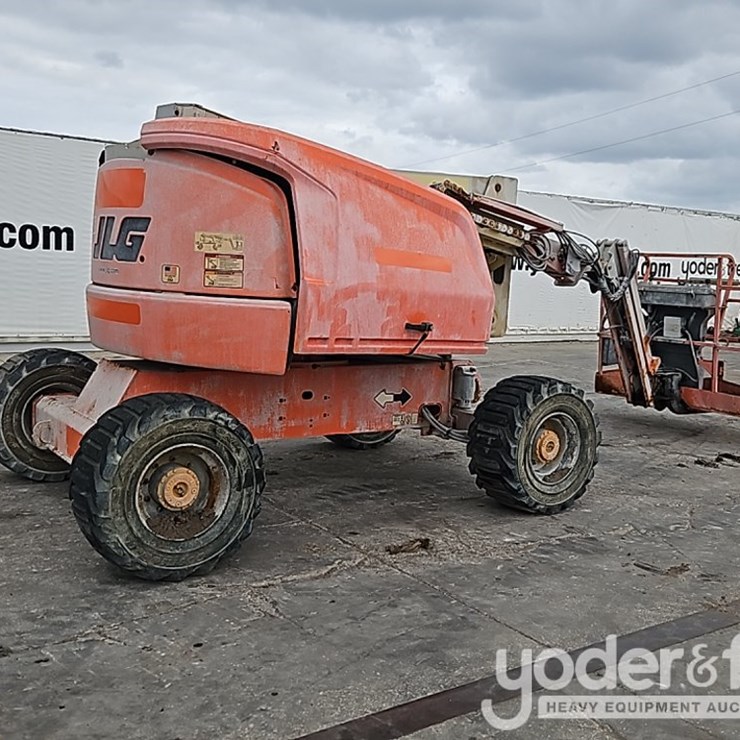 2017 JLG 450AJ