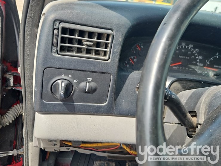 2000-ford-f650-xl-image-27