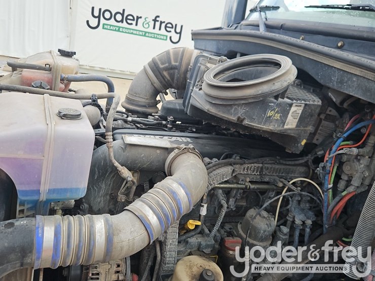 2019-peterbilt-579-image-24