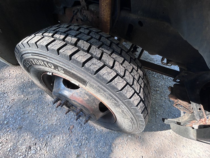 2002-ford-f550-xl-image-10