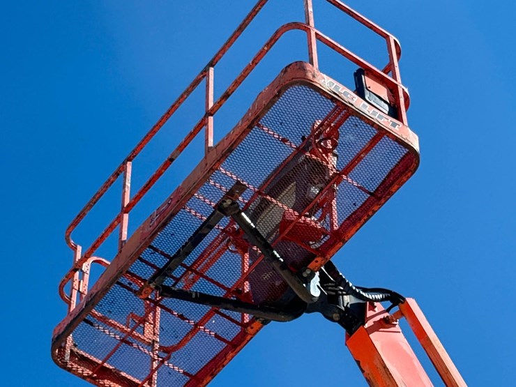 2020-jlg-600s-image-10