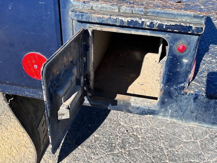 2017-gmc-3500-image-17