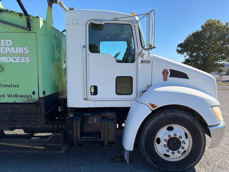 2008-kenworth-t300-image-16