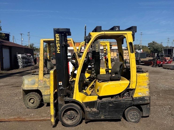 hyster-co-triple-mast-lp-forklift-model-70-image-1
