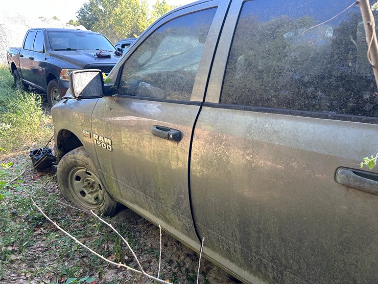 2013-dodge-1500-image-35