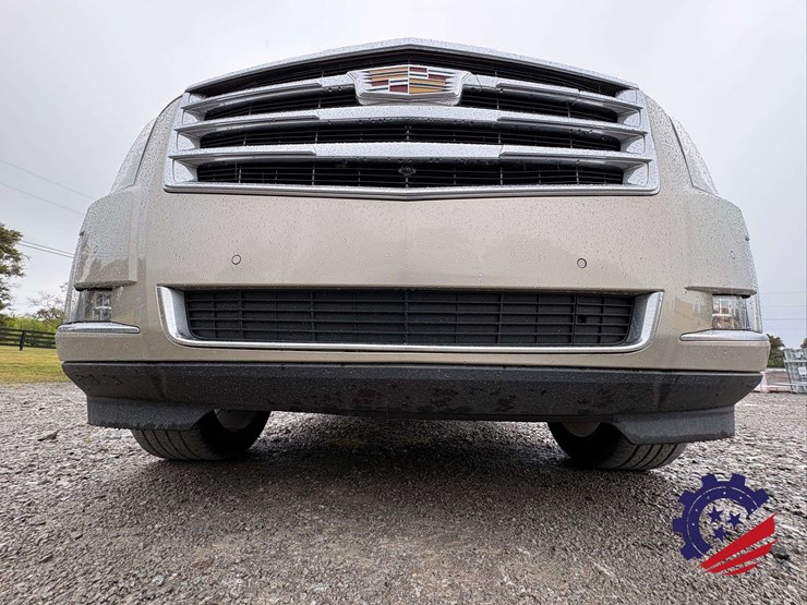 2017-cadillac-escalade-esv-luxury-image-28