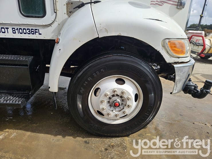 2005-peterbilt-335-image-12