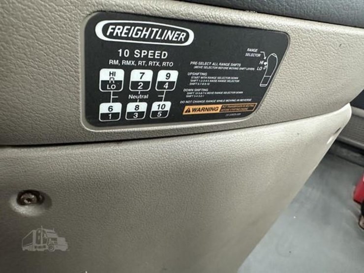 2013-freightliner-cascadia-113-image-8