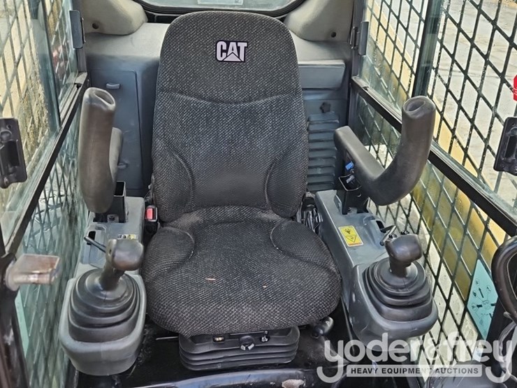 2017-caterpillar-272d2-xhp-image-19