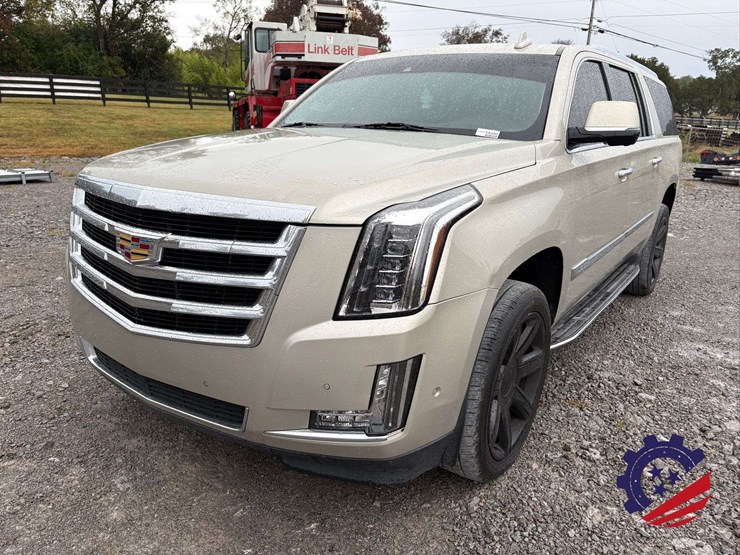 2017-cadillac-escalade-esv-luxury-image-7