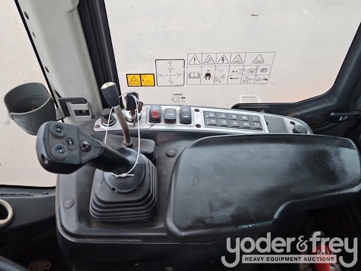 2018-doosan-dl220-5-image-26