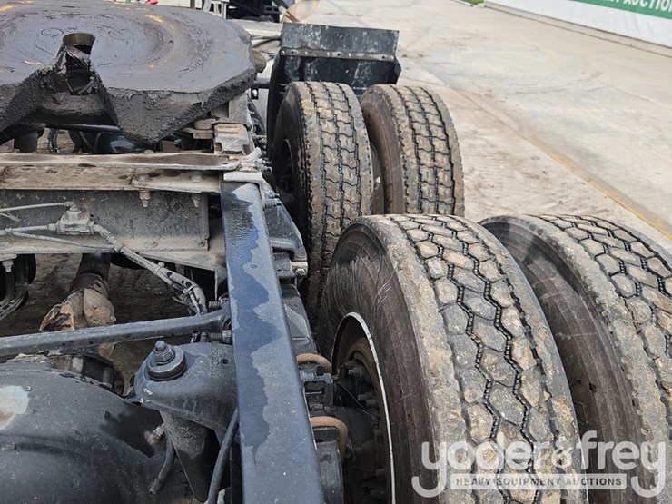 2019-peterbilt-579-image-20