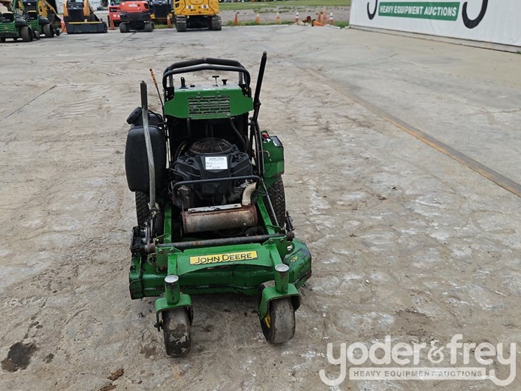 2018-john-deere-636m-image-8