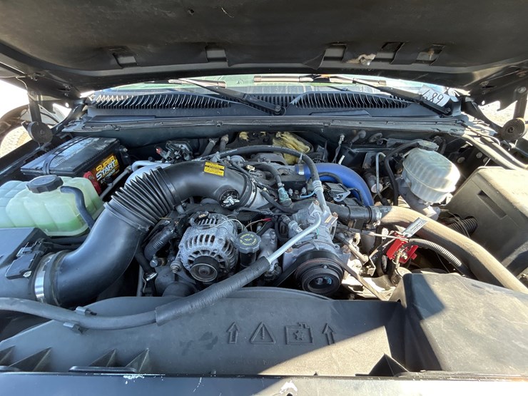 2004-gmc-3500-image-12