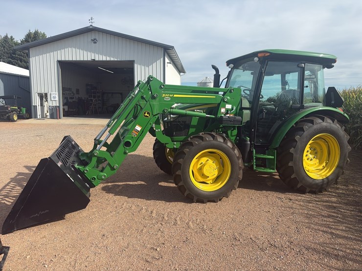 2023-john-deere-5075e-image-1