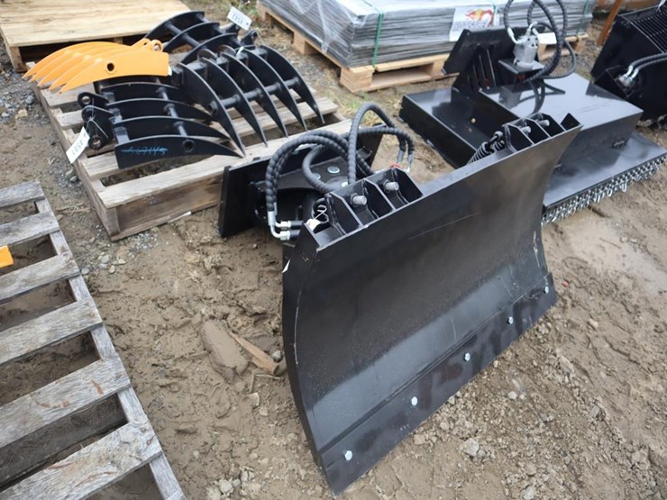 sdlanch-skid-loader-snow-pusher-image-1