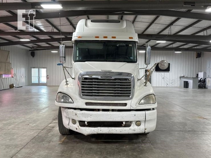 2007-freightliner-columbia-120-image-7