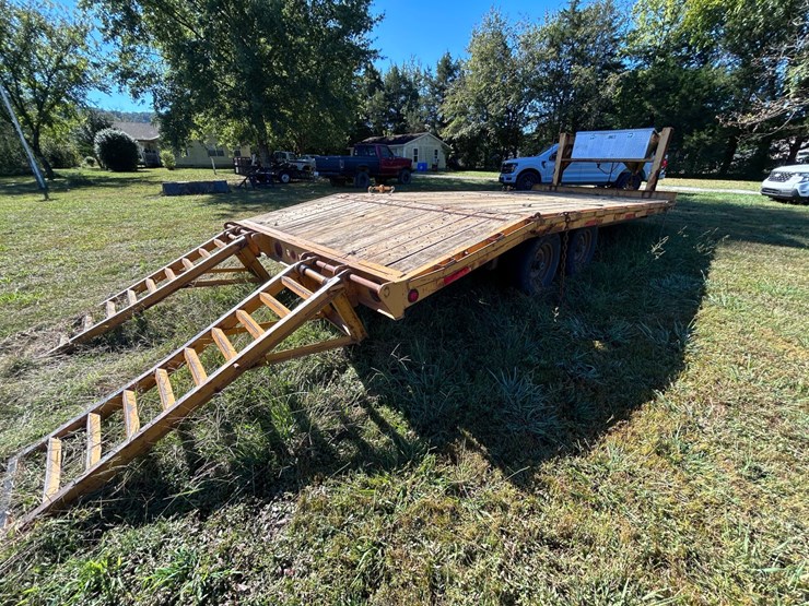 #93-•-20’-matthews-tandem-axle-gooseneck-trailer-image-9