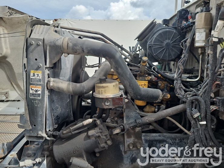 2005-peterbilt-335-image-16