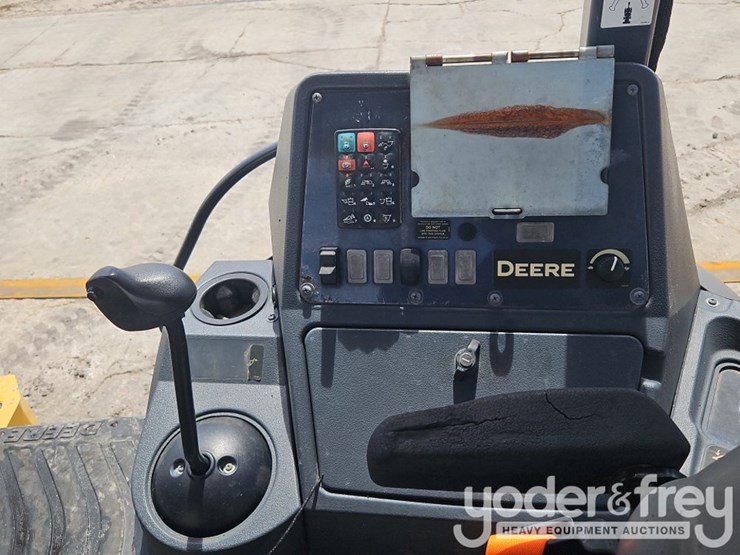 2020-deere-310sl-image-29