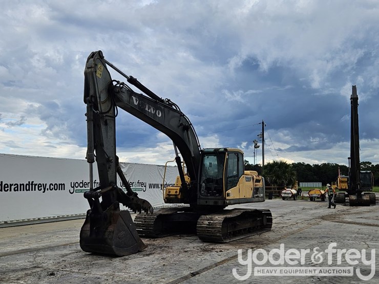 2013-volvo-ec220dl-image-2
