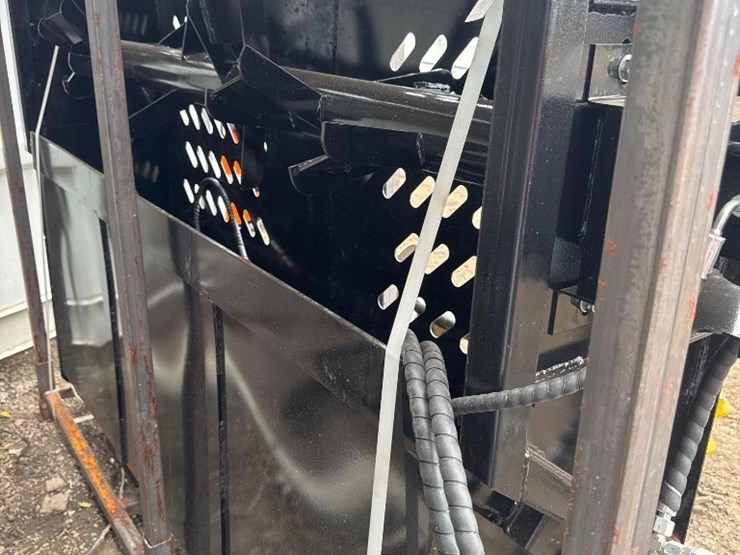 new-giyi-co-hydraulic-skidloader-78in-rock-rake-attachment-model-rr78-image-4