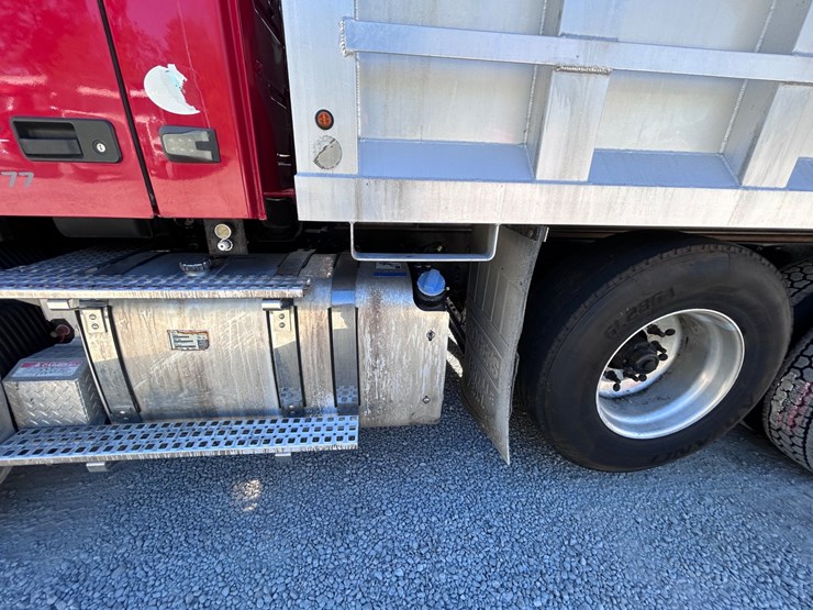 #48-•-2016-volvo-vhd-tri-axle-dump-truck-image-19