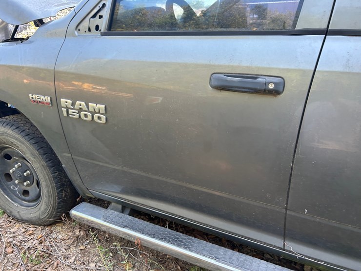 2013-dodge-1500-image-26