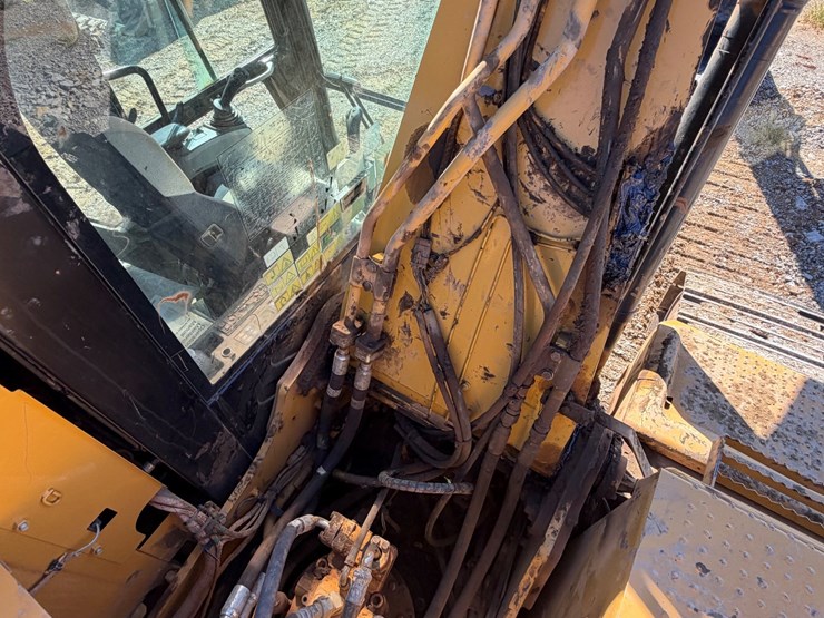 2016-caterpillar-323fl-image-27