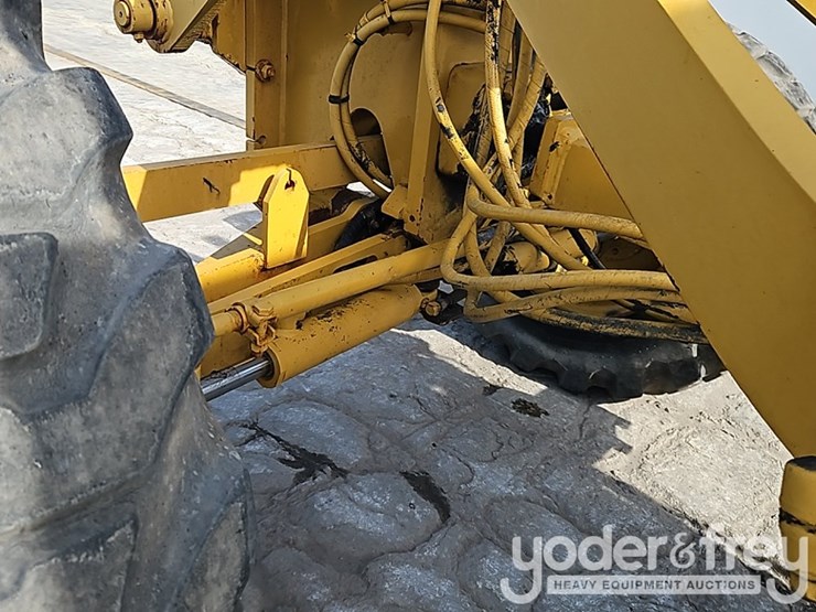 caterpillar-120h-image-15