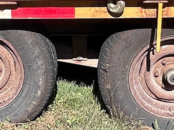 #93-•-20’-matthews-tandem-axle-gooseneck-trailer-image-5