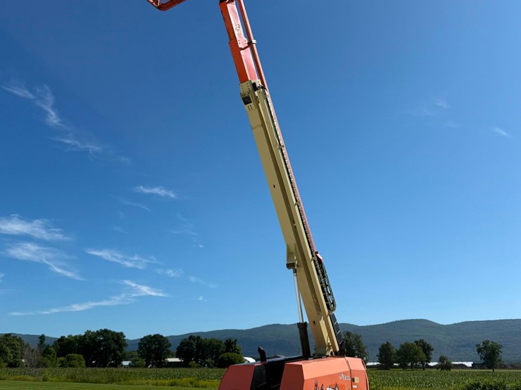 2020-jlg-600s-image-2