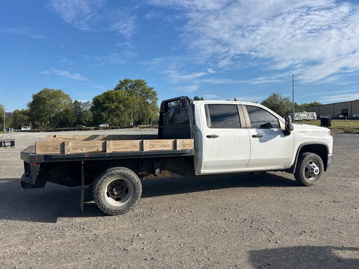 2021-chevrolet-3500-image-3